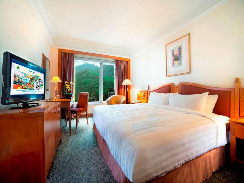 Harbour Plaza North Point Hotel Хонконг Стая снимка